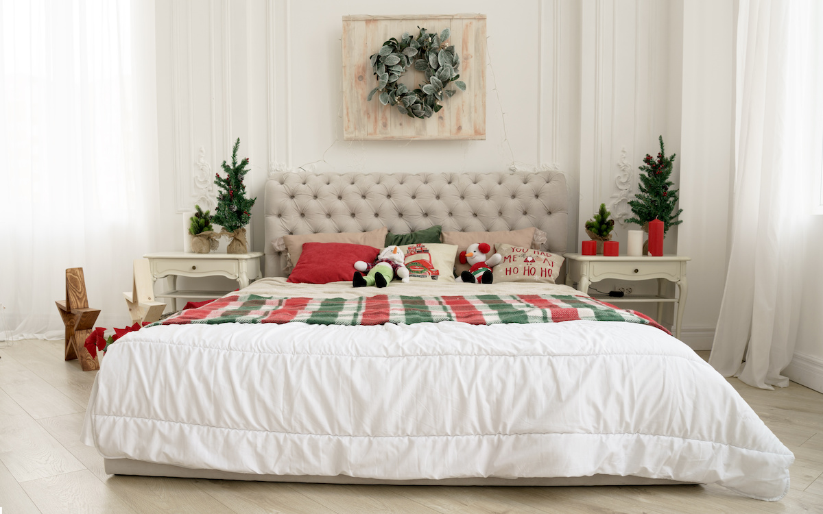 easy-ways-to-prepare-a-guest-room-for-the-holidays-lakeview